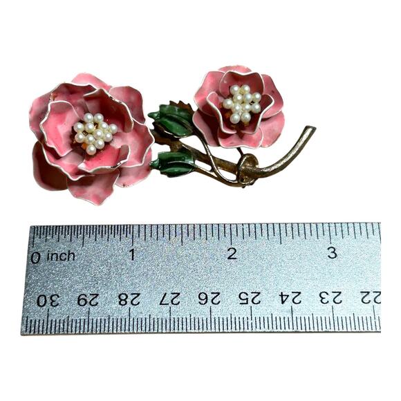 Vintage Metal Art Pink Flower Green Leaves Faux Pearls Center Articulated Brooch - Picture 5 of 9